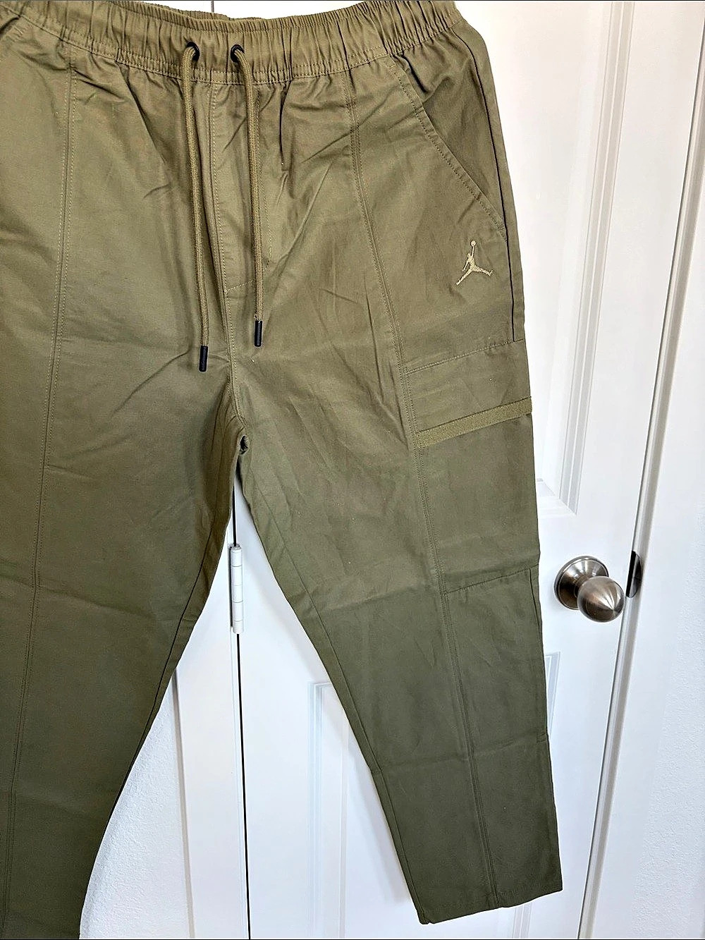 New Jordan Essentials Woven Pants Men’s Cargo Pants in Green